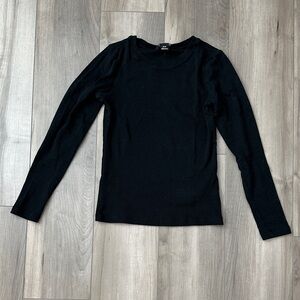 Club Monaco Black Long-Sleeve Crewneck Tee